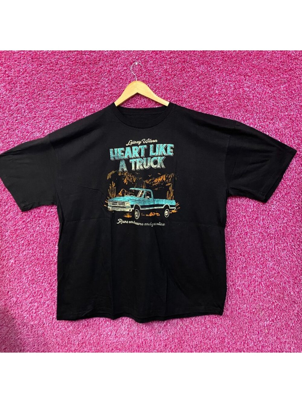 Lainey Wilson Heart Like a Truck Graphic T-Shirt XL